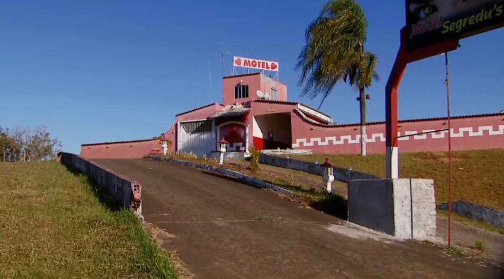 Homem é encontrado morto dentro de motel, em Pouso Alegre — Foto: Reprodução/EPTV