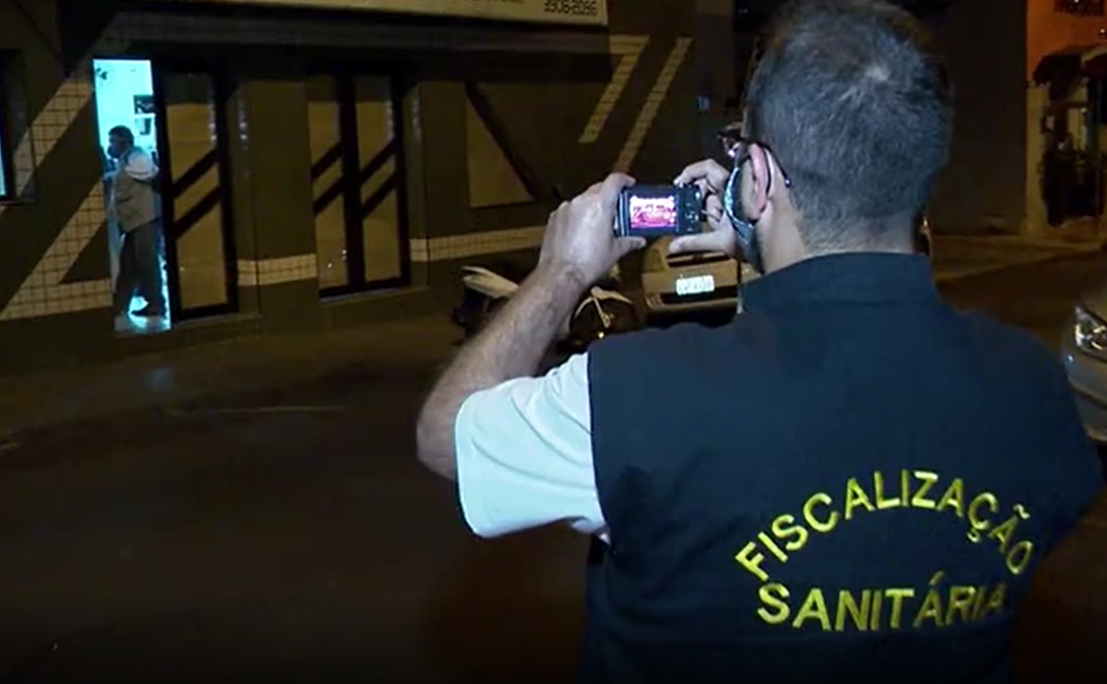 Fiscalização noturna flagra academia aberta no Jardim Bongiovani e Vigilância Sanitária aplica multa