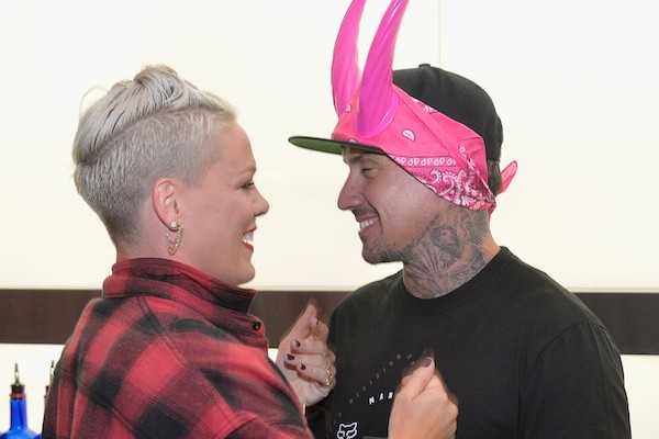 A cantora Pink com o marido Carey Hart (Foto: Getty Images)