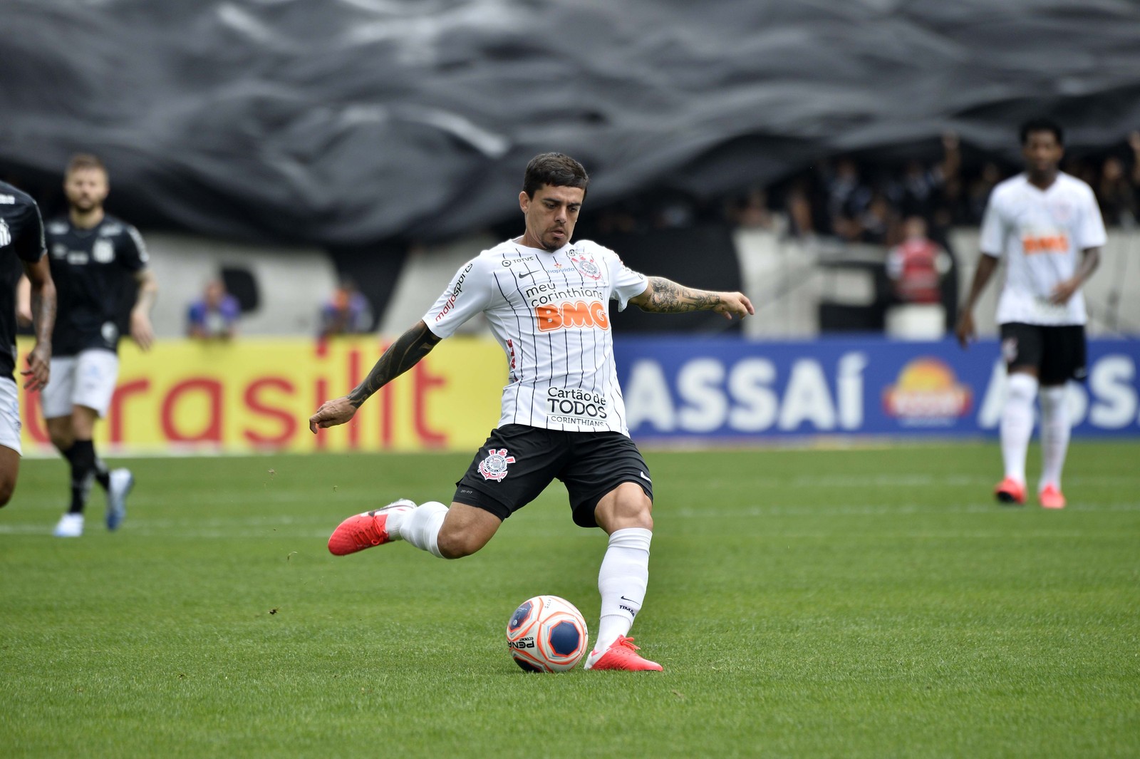 Líder em campo, Fagner se destaca ofensivamente e lidera assistências em 2020; veja os números