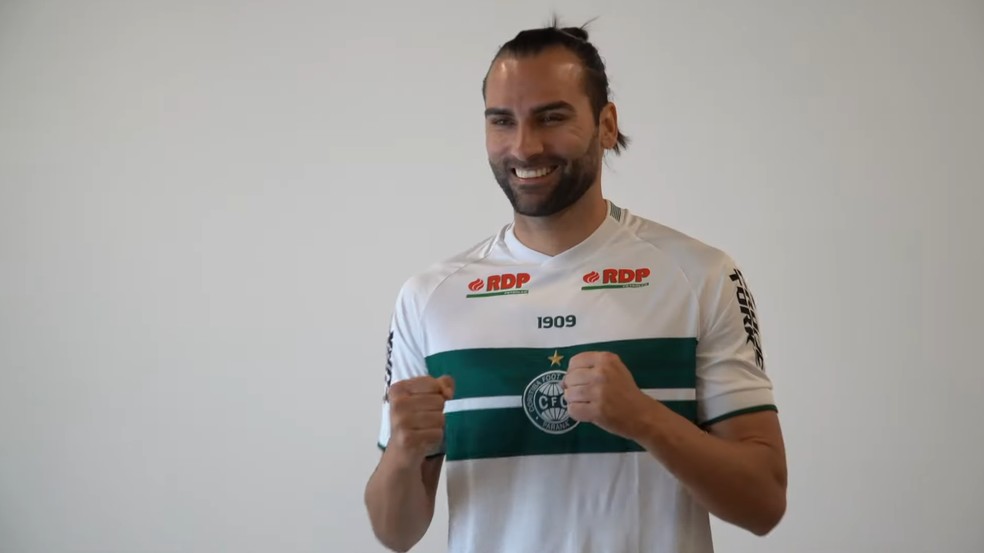 Nova camisa número 1 do Coritiba — Foto: Coritiba