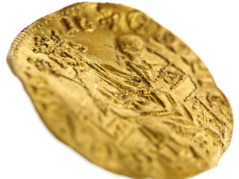 A moeda de ouro foi encontrada em terras agrícolas na vila de Hemyock, em Devon, na Inglaterra (Foto: Spink and Son)