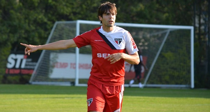 Dono dos direitos, Orlando City autoriza Kaká a estrear contra o Goiás