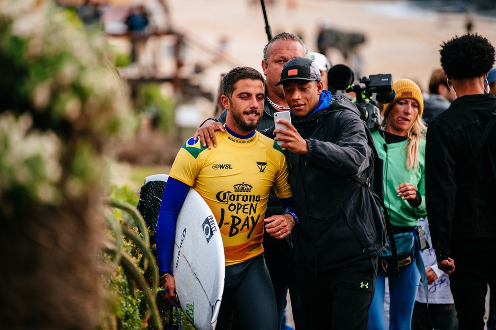 Filipe Toledo é o atual dono da lycra amarela — Foto: Beatriz Ryder/World Surf League