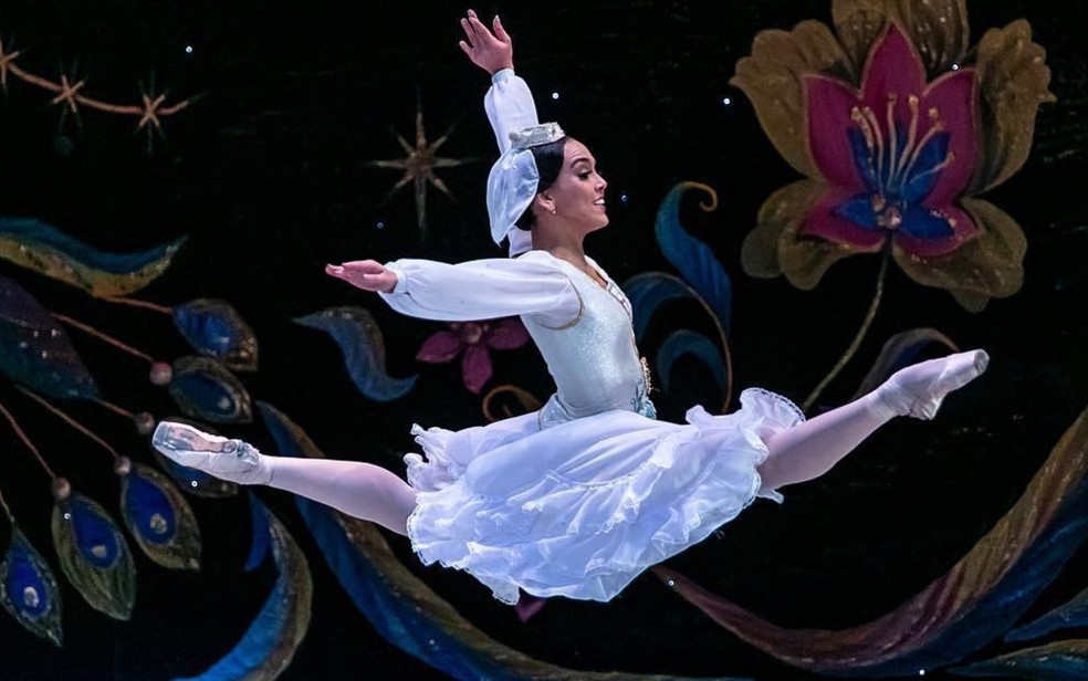 Bailarina goiana &eacute; premiada por contribui&ccedil;&atilde;o para o desenvolvimento da arte  teatral na R&uacute;ssia | Goi&aacute;s | G1
