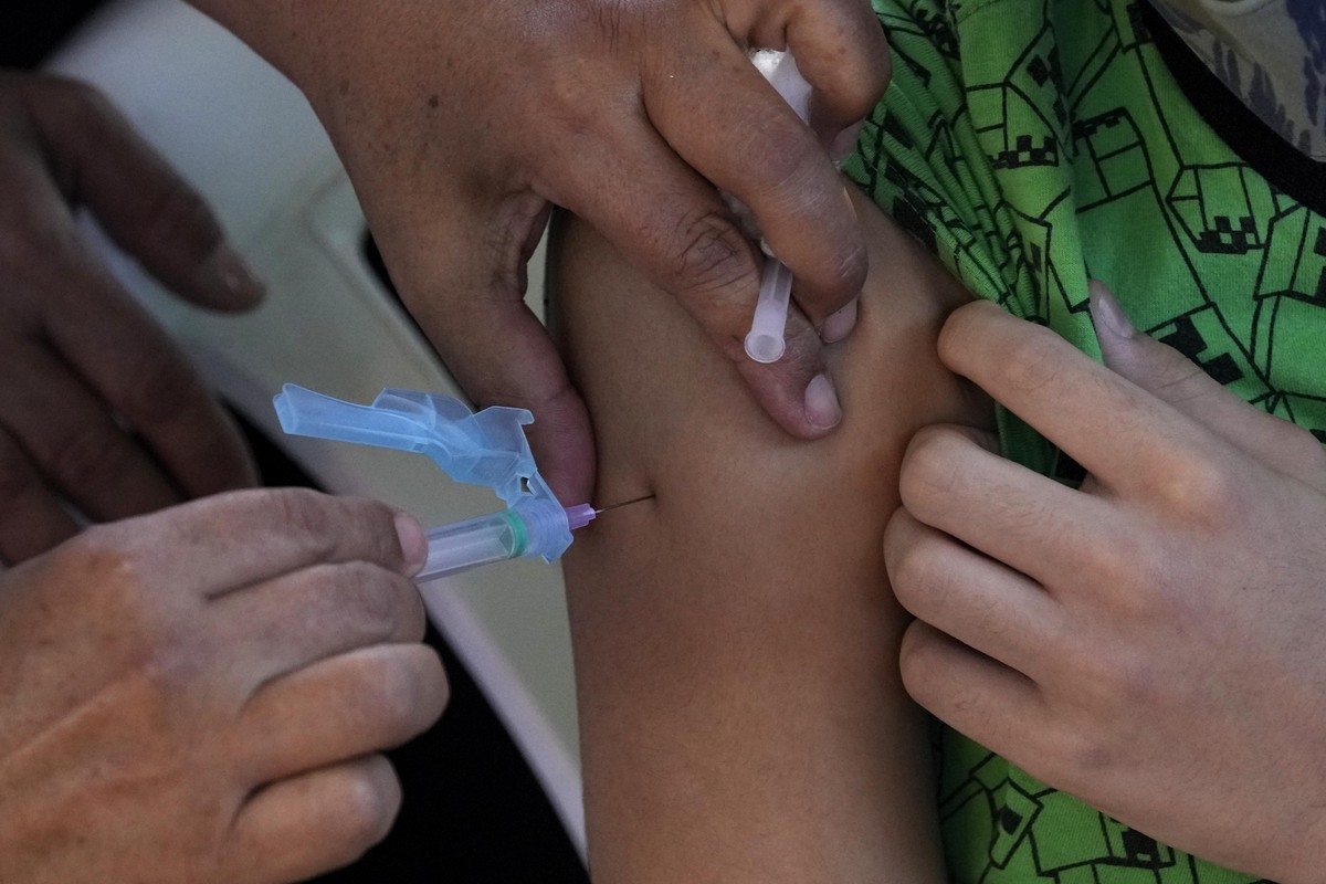 Vacinas da Pfizer e da Moderna protegem contra covid por mais tempo, aponta pesquisa | Empresas