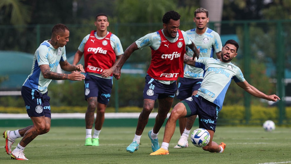 Bruno Tabata e Jailson em treino do Palmeiras na Academia de Futebol — Foto: Cesar Greco/Palmeiras 