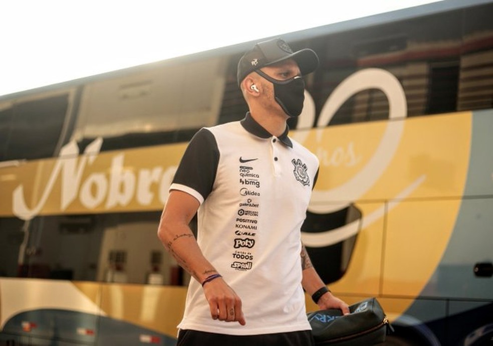 Fábio santos é um dos atletas que mais acertam passes no Brasileirão, mas desempenho é ruim nos cruzamentos 