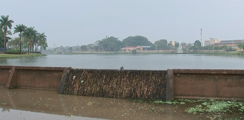 Vertedouro da Represa Municipal de Rio Preto está seco — Foto: Reprodução/TV TEM