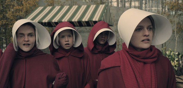 The Handmaid's Tale  -- "Faithful" -- Episode 105 --  Serena Joy makes Offred a surprising proposition. Offred remembers the unconventional beginnings of her relationship with her husband. Janine (Madeline Brewer), left and Offred (Elisabeth Moss), right, (Foto: Hulu)