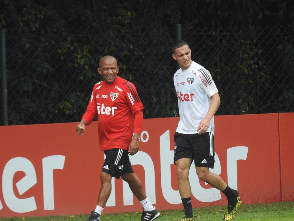 Antony deixa o treinamento do São Paulo — Foto: Marcelo Hazan