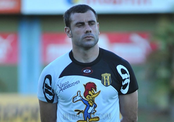 Pablo Aurrecochea avec la chemise Pica-Pau (Photo : Reproduction/Internet)