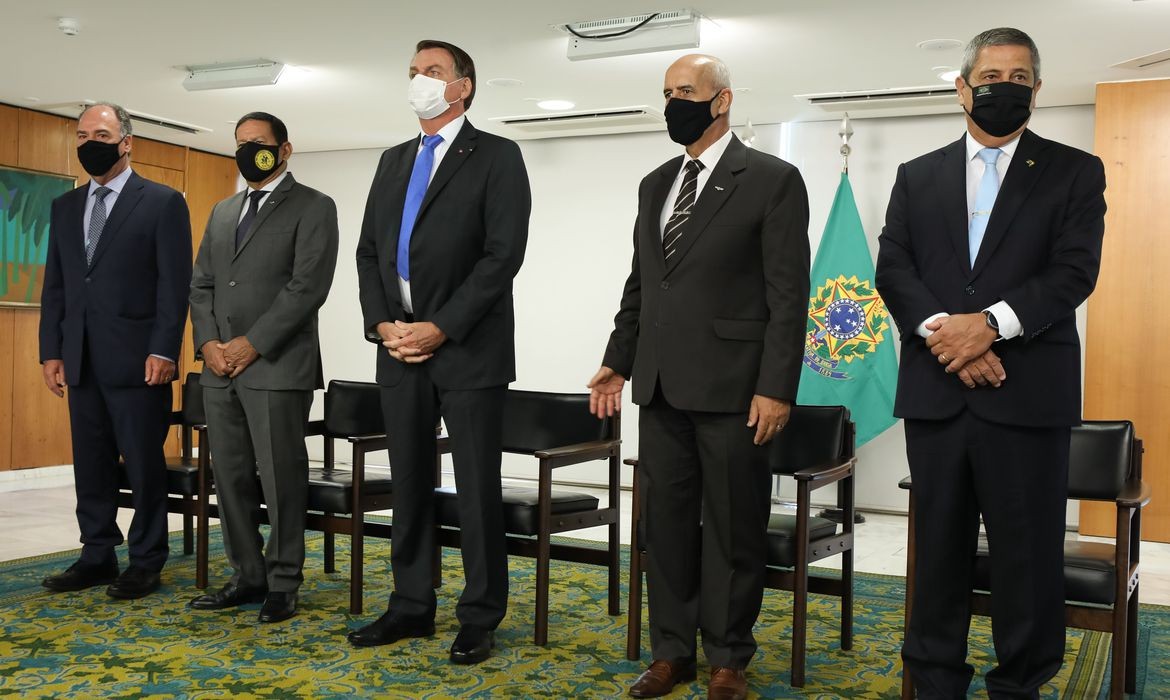 Bolsonaro dá posse a seis ministros (Foto: Marcos Correa/PR)