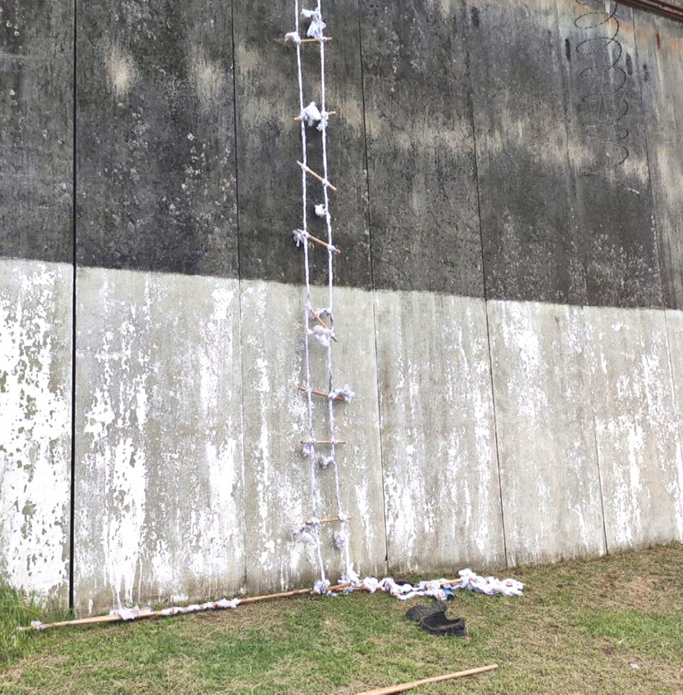 Teresa (escada feita de cordas) usada para a fuga de três traficantes da Penitenciária Lemos Brito — Foto: Reprodução/TV Globo