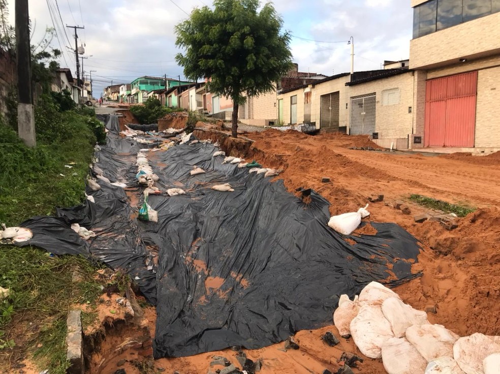 25 casas foram interditadas pela Defesa Civil no bairro Felipe Camarão, em Natal — Foto: Geraldo Jerônimo/Inter TV Cabugi