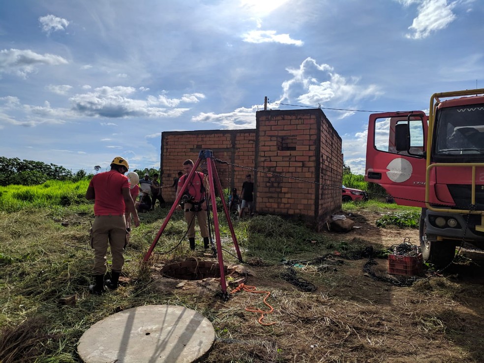 Corpo de homem achado no fundo de poço já estava em decomposição, em Ji-Paraná — Foto: Corpo de Bombeiros/Reprodução