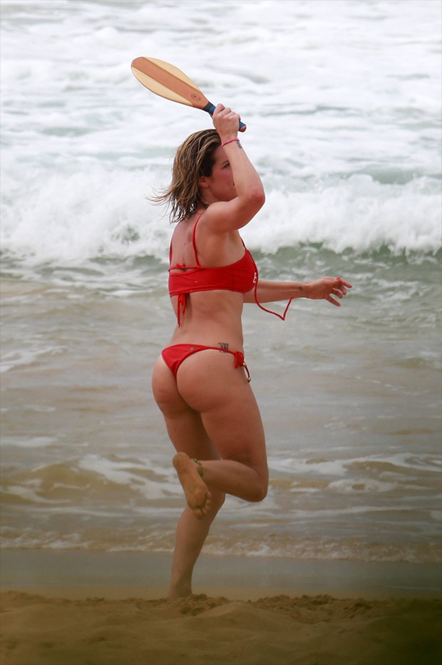 Giovanna Ewbank na Praia do Sancho em Fernando de Noronha (Foto: AgNews)