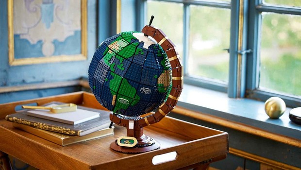 O globo é um conjunto de peças Lego voltadas para adultos fanáticos pelo espaço sideral (Foto: Lego/Divulgação)