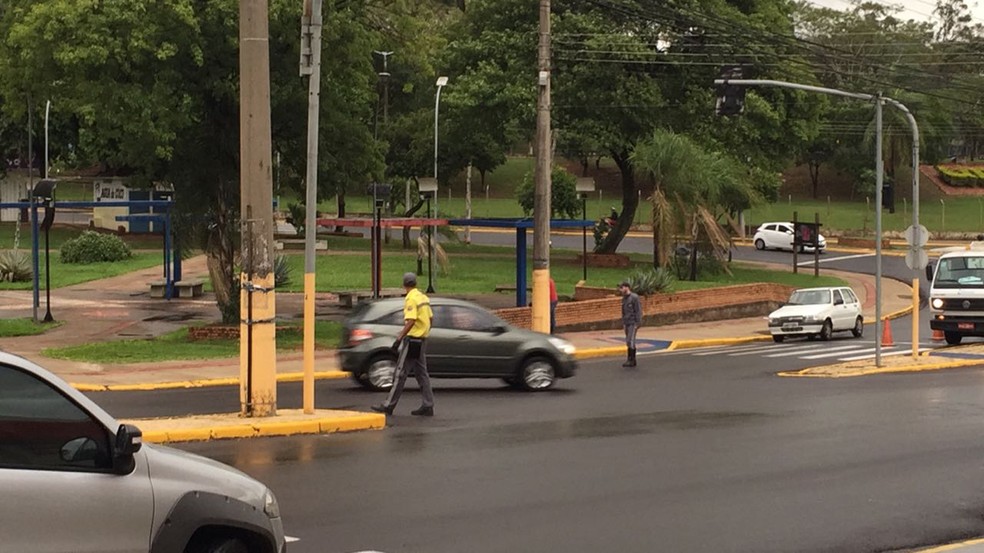 Semáforos apresentaram problema nesta sexta-feira (27) (Foto: Kawanny Barros/TV Fronteira)