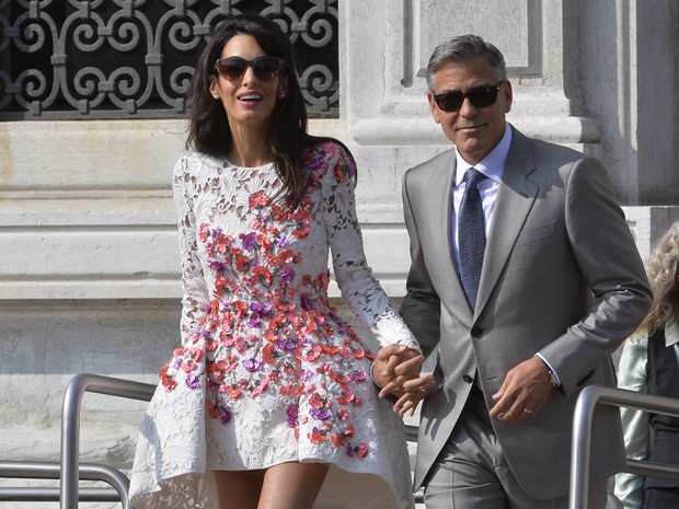 George Clooney e sua esposa Amal Alamuddin deixam o Hotel Aman  (Foto: AFP)