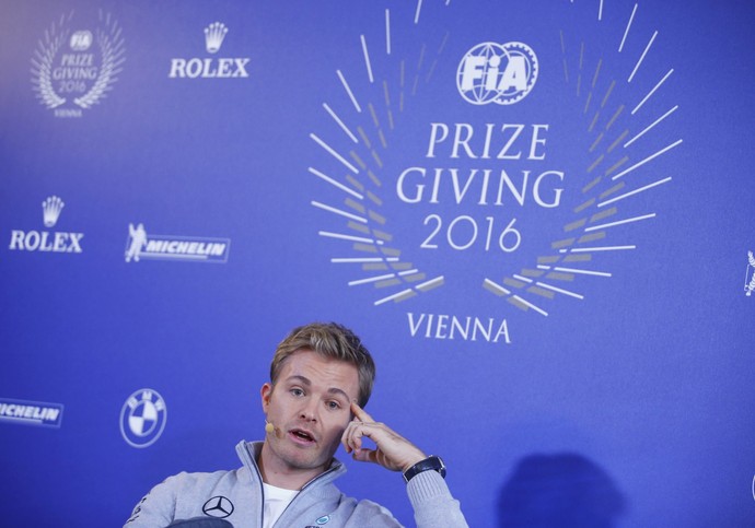 Nico Rosberg anuncia aposentadoria da F1 em prêmiação da FIA (Foto: Reuters)