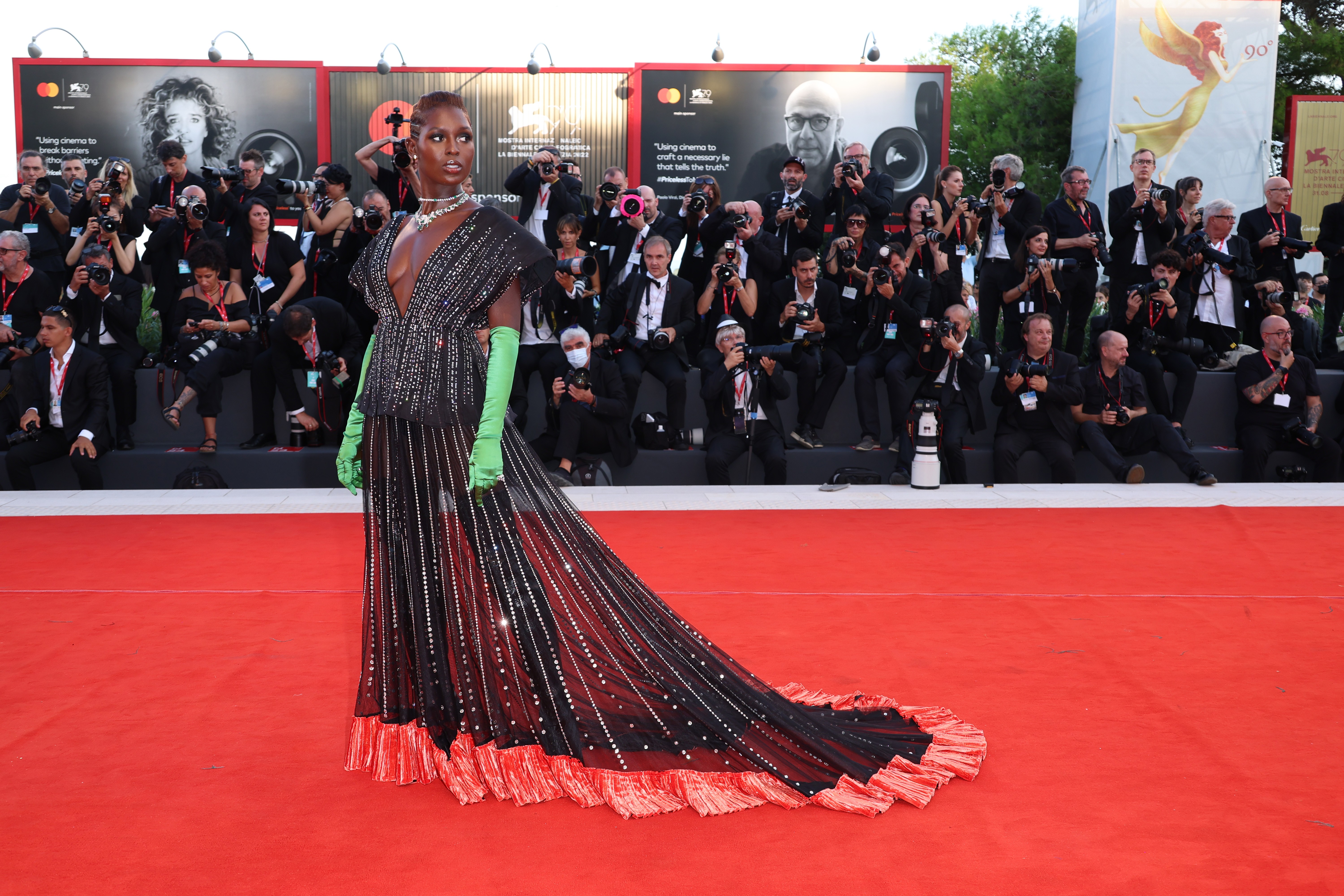 VENICE, ITALY - AUGUST 31: Jodie Turner-Smith attends the "White Noise" and opening ceremony red carpet at the 79th Venice International Film Festival on August 31, 2022 in Venice, Italy. (Photo by Daniele Venturelli/WireImage) (Foto: WireImage)