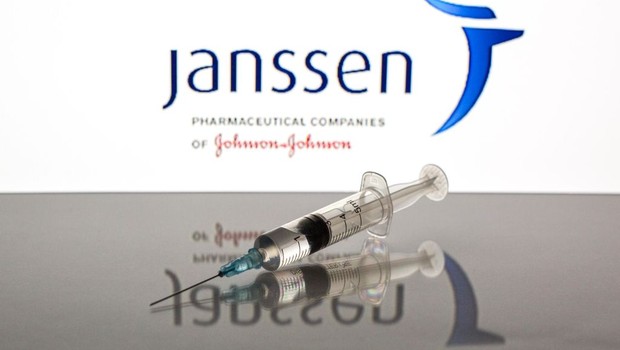 Novo lote com 300 mil doses da vacina da Janssen chega ao Brasil - Época  Negócios