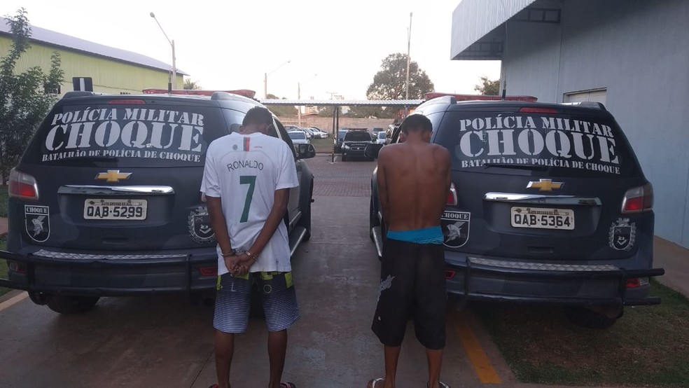 Suspeitos de assassinar jovem de 21 anos em "tribunal do crime" foram presos na manhã desta segunda-feira (13), em Campo Grande (MS) — Foto: Polícia Civil/Divulgação