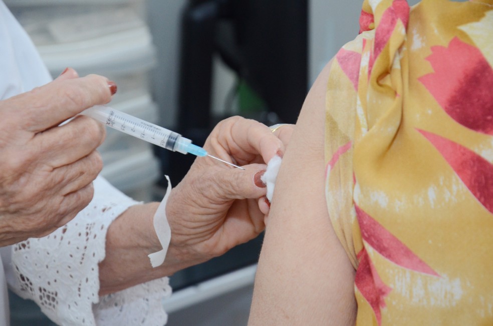 Campanha de vacinao j imunizou cerca de 42% da populao adulta de Cuiab  Foto: Gustavo Duarte