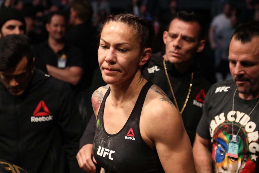 Cris Cyborg embolsou R$ 37.980 por segundo na luta contra Amanda Nunes no UFC 232 — Foto: Getty Images