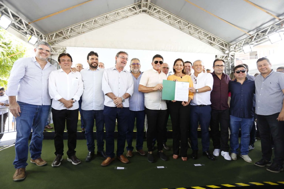 Governadora Izolda Cela assinou memorando em cerimônia ao lado de autoridades  — Foto: Reproduçãp/Governo do Ceará