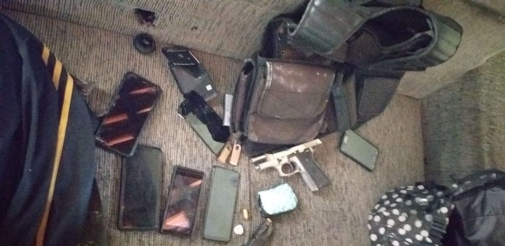 Polícia deflagra operação em Macaíba, prende seis pessoas e apreende armas e celulares — Foto: Cedida