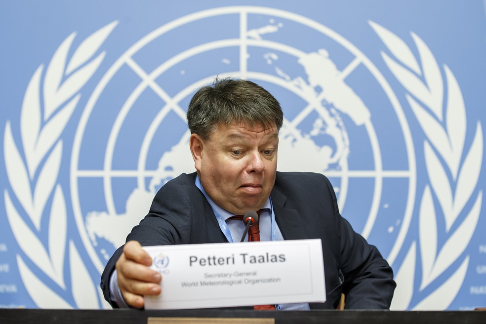 Petteri Taalas, secretário-geral da Organização Meteorológica Mundial (ONM), órgão ligado à ONU, fala sobre o aumento na emissão de gases do dióxido de carbono na sede das Nações Unidas em Genebra, na Suíça — Foto: Salvatore Di Nolfi/Keystone via AP 