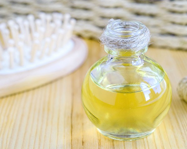 Os óleos naturais são aliados do cabelo saudável (Foto: Thinkstock)