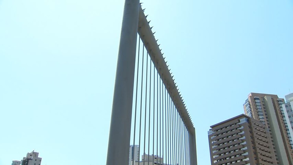 Modelo de barreira da Terceira Ponte — Foto: Ari Melo/ TV Gazeta