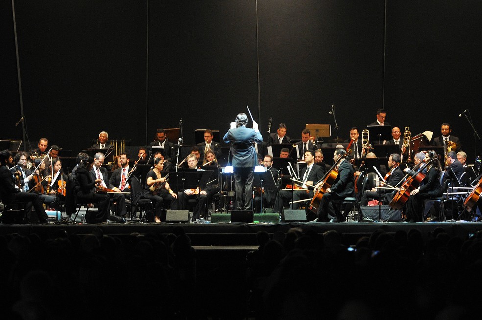 A Orquestra Sinfônica do Teatro Nacional Cláudio Santoro se apresenta no Iate Clube de Brasília — Foto: Gabriel Jabur/Agência Brasília.