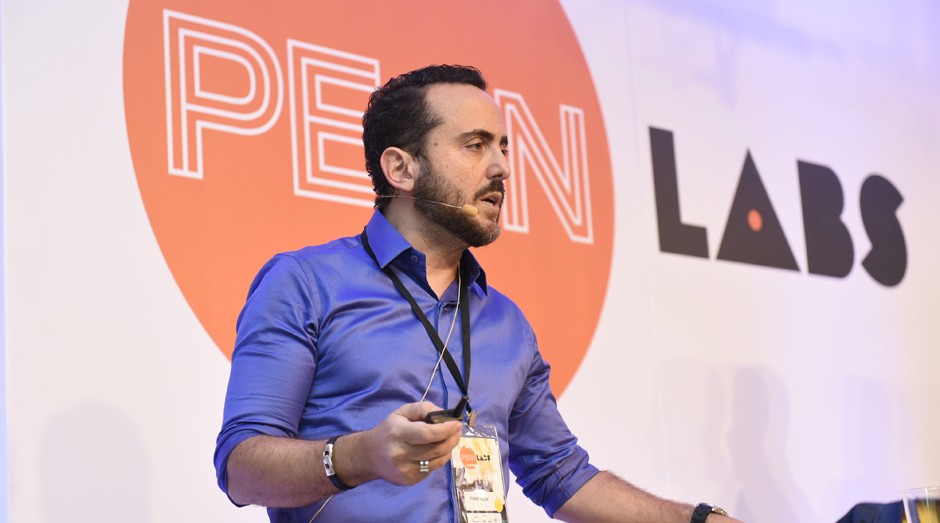 Isaac Azar, fundador do Paris 6, se apresenta no PEGN Labs (Foto: Camille Garzon / O Globo)