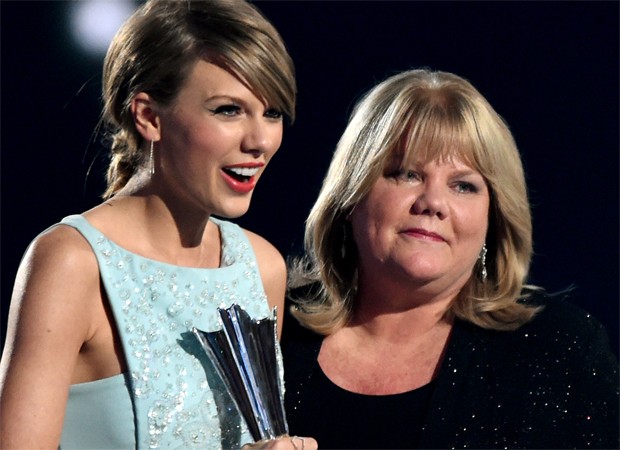 Taylor Swift ao lado da mãe, Andrea (Foto: Reprodução/Instagram)