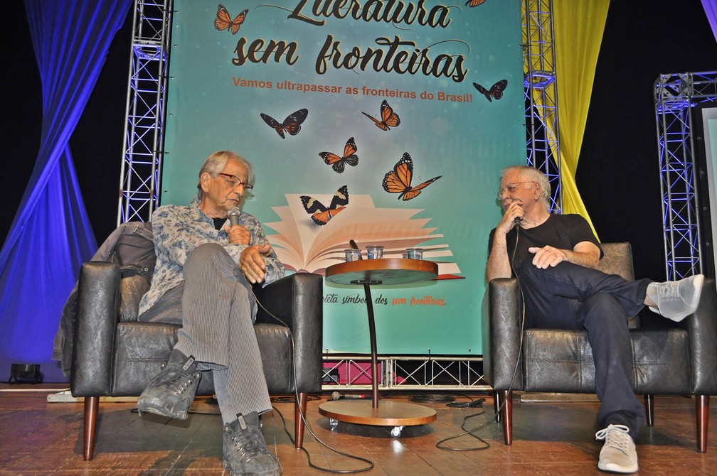 Fernanda Gabeira e Nelson Motta participaram de bate-papo no Flipoços em MG — Foto: Tatiana Espósito