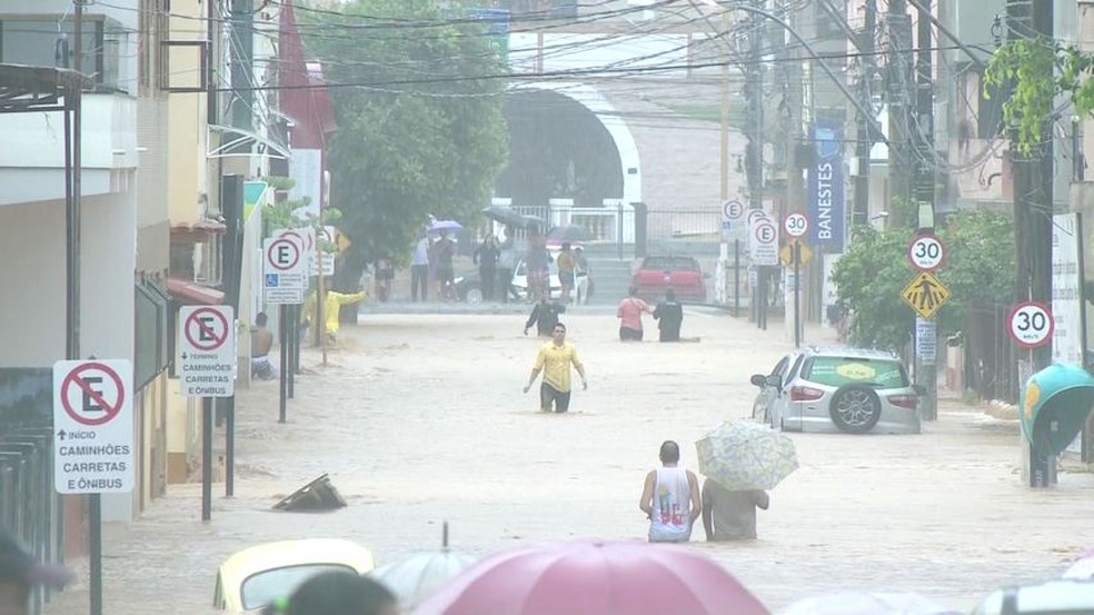Rio Novo do Sul no fim de semana (Foto: Luiz Gonçalves / TV Gazeta)