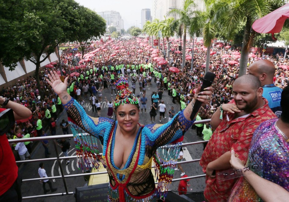 Preta Gil em seu bloco, no Centro do Rio, durante o desfile do carnaval em 2020