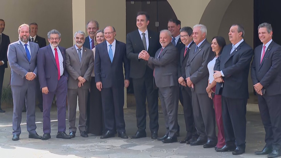 O presidente eleito, Lula, se encontrou com o presidente do Congresso, Rodrigo Pacheco (PSD-MG); senadores aliados e o vice eleito, Geraldo Alckmin, também participaram da reunião — Foto: Reprodução/ TV Globo