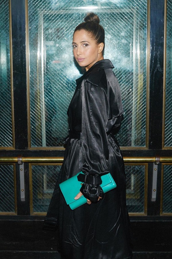 Camila Pitanga usa Balenciaga em NY (Foto: pedroarieta)