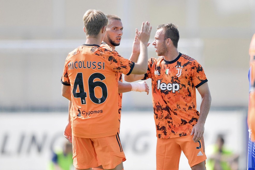 Arthur atuou em amistoso com a camisa da Juventus — Foto: Site oficial da Juventus