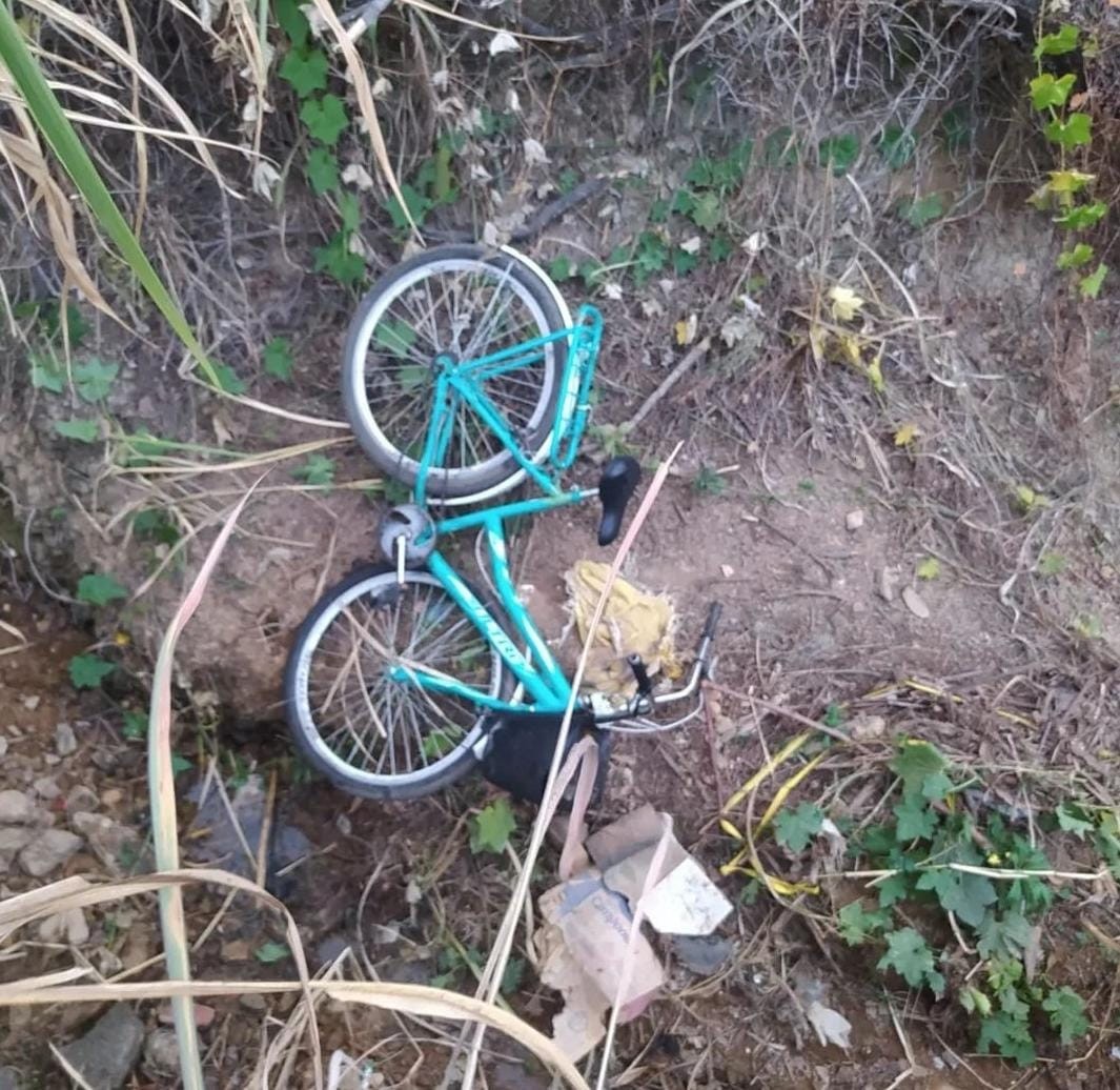 Ciclista tem traumatismo craniano e quebra costelas após cair de ribanceira em João Pinheiro