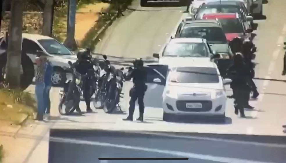 A dupla foi identificada com uso de câmeras de segurança. — Foto: Divulgação/SSPDS
