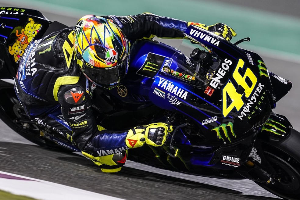 Valentino Rossi acelera a Yamaha nos testes no Catar — Foto: Reprodução/Twitter