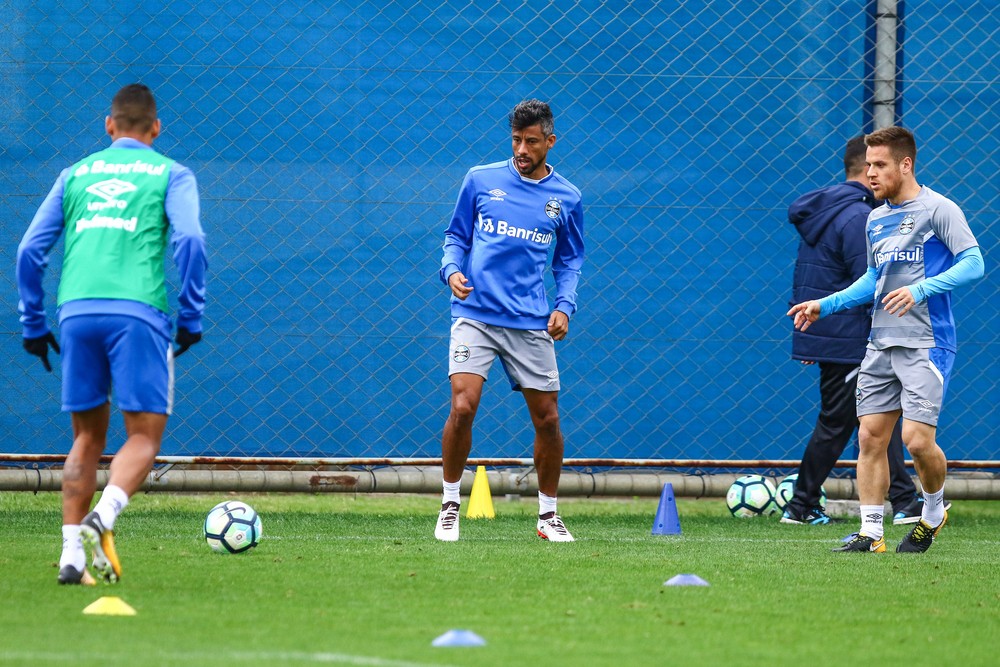 Lesões, saídas e Eliminatórias impedem força máxima ao Grêmio; veja opções