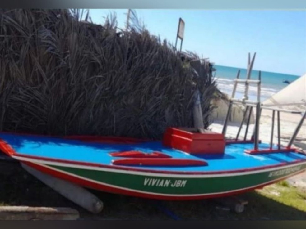 Jangada com três pescadores desaparece após sair da Praia de Quixaba, em Aracati, no último sábado (27). — Foto: Arquivo pessoal