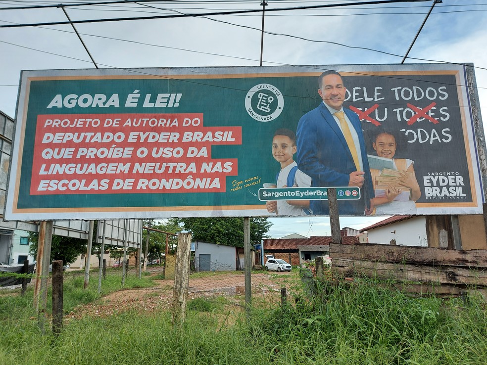 Outdoor em Rondônia comemora a aprovação da lei que proíbe o uso da linguagem neutra nas escolas de RO  — Foto: Gustavo Luz/Rede Amazônica